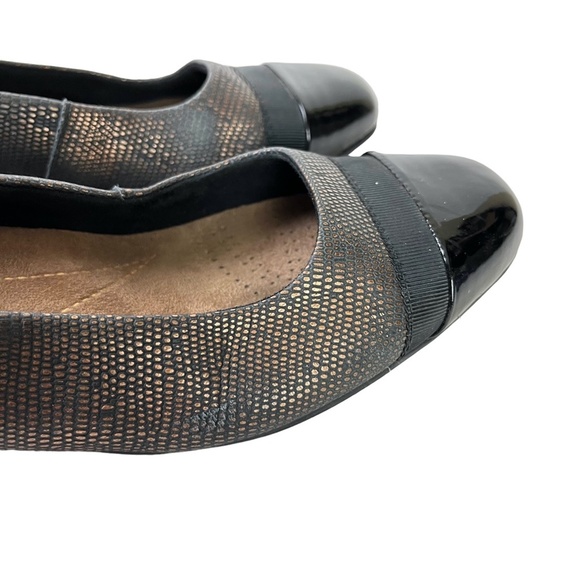 CLARKS Black Bronze Slip On Patent Leather Loafers Slip On Shoes Flats sz 7 M - Picture 5 of 16